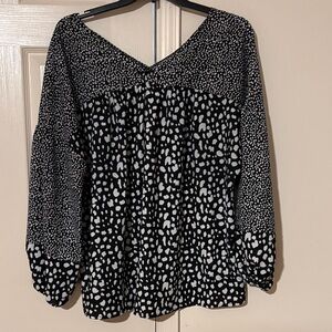 Women's Black and White Patterned Top